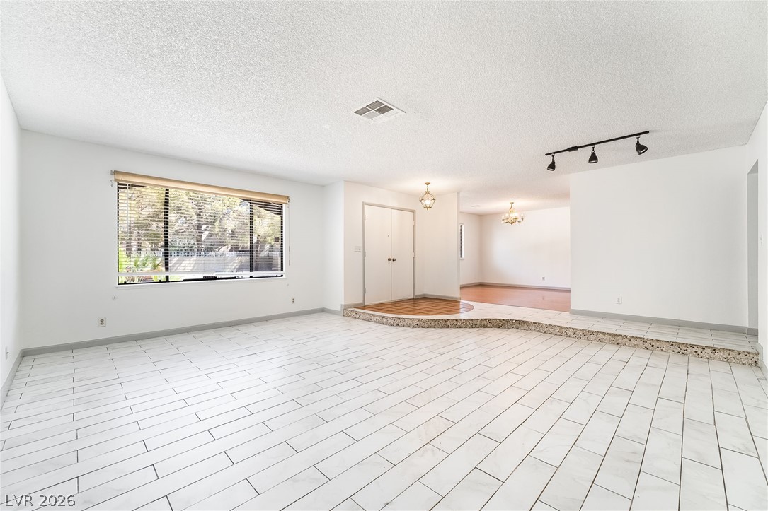 Photo 9 of 28, 3155 E Rochelle Avenue