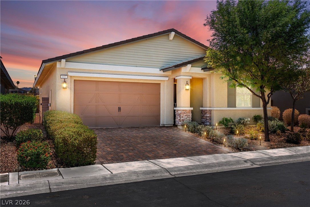 652 Longfeather Street, Henderson 89011