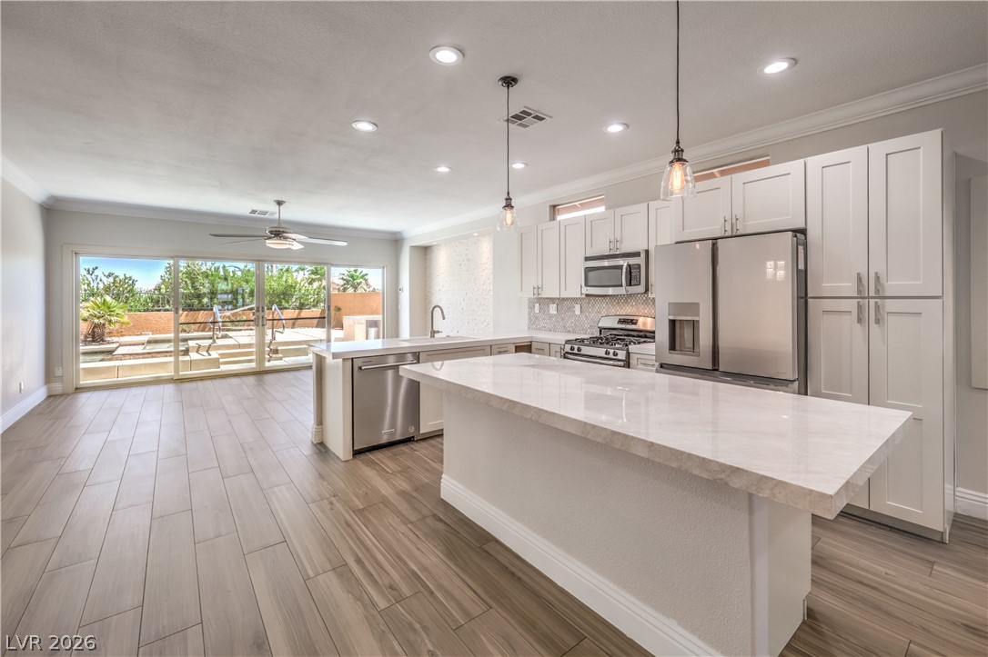 Photo 3 of 800 Royal Elm Lane