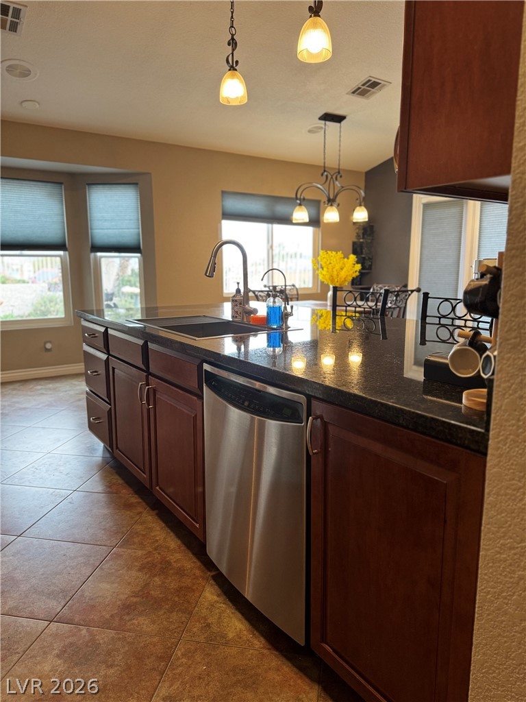 Photo 4 of 1715 Mesquite Court