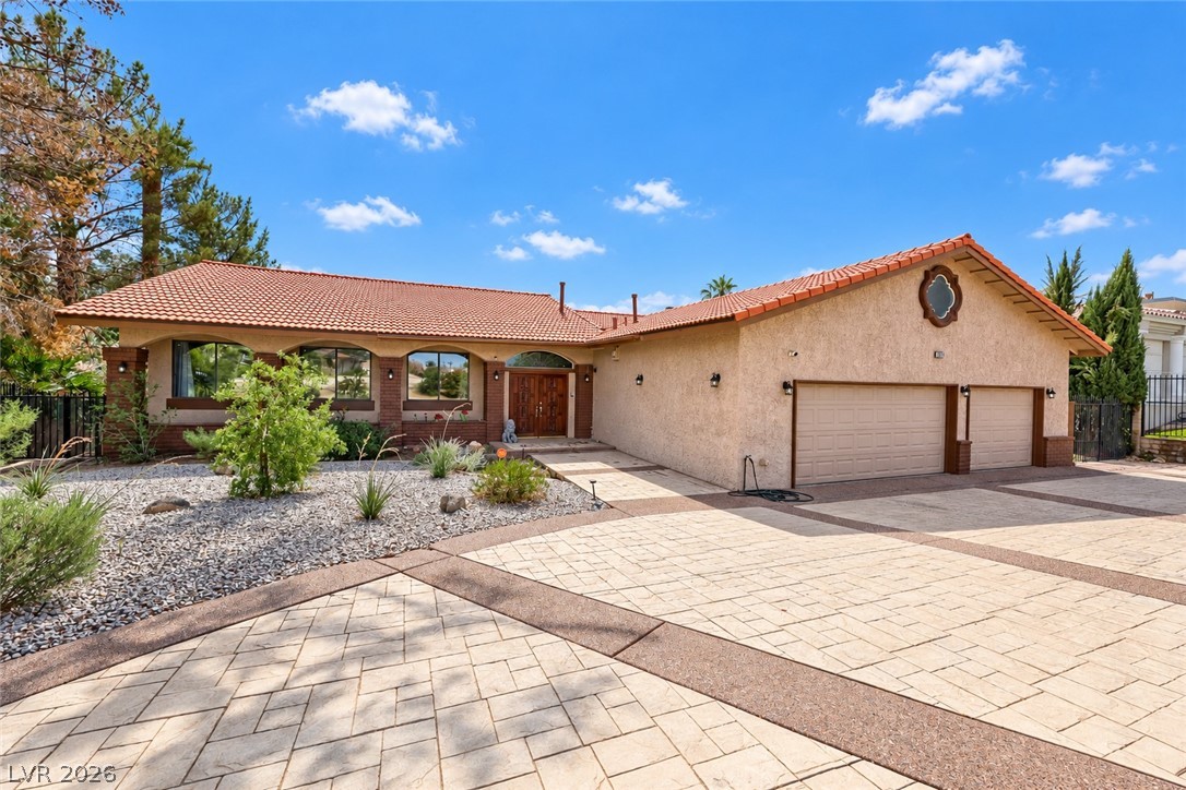 Photo 6 of 59, 2817 La Mesa Drive