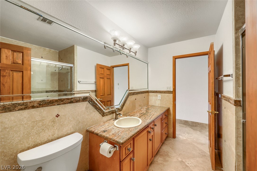 Photo 43 of 59, 2817 La Mesa Drive