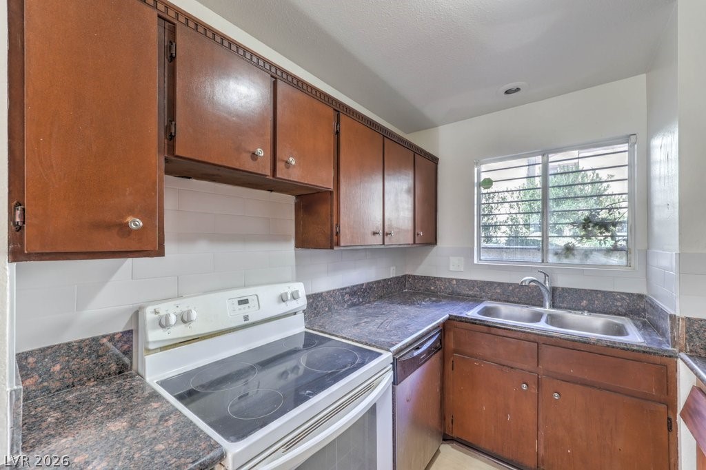 Photo 9 of 30, 5047 Spencer Street #B