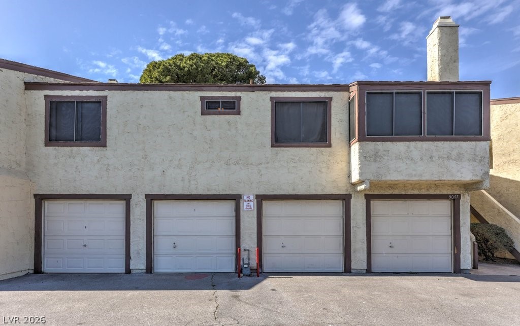 Photo 17 of 30, 5047 Spencer Street #B