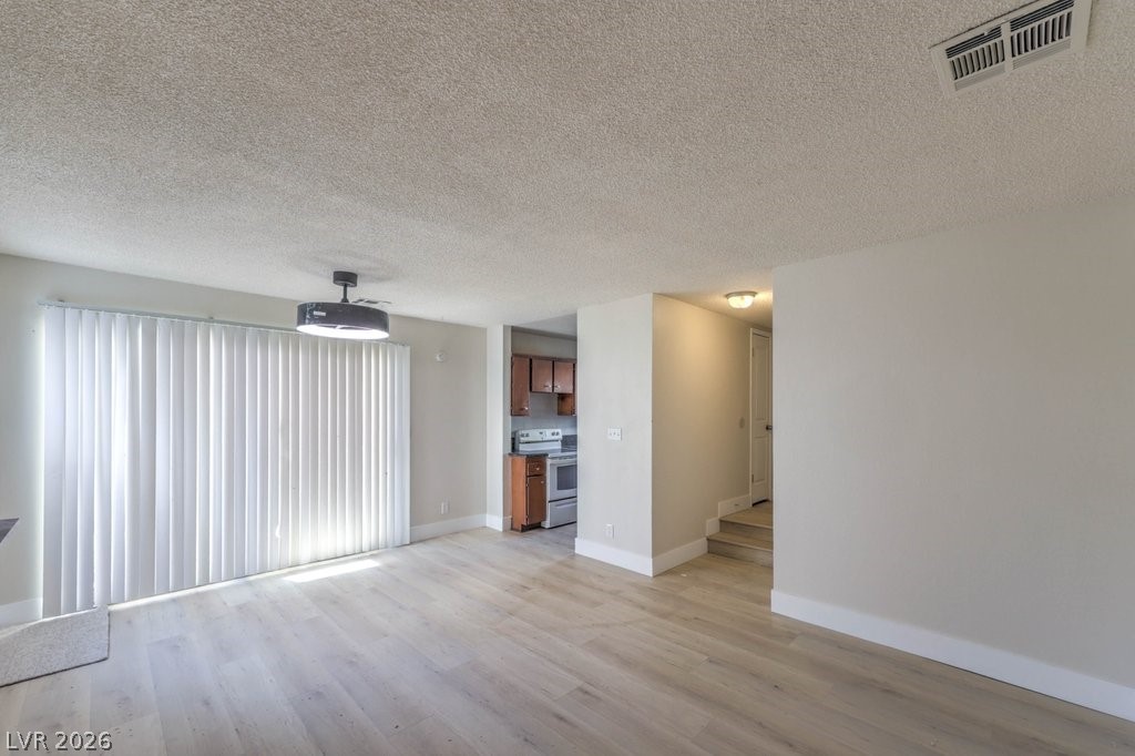 Photo 6 of 30, 5047 Spencer Street #B