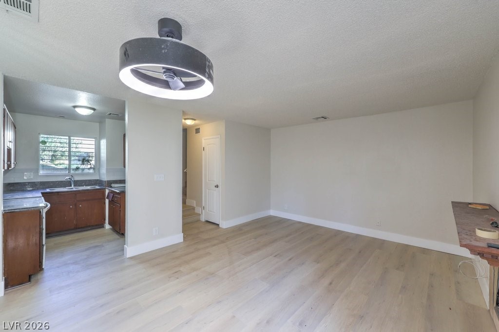 Photo 7 of 30, 5047 Spencer Street #B