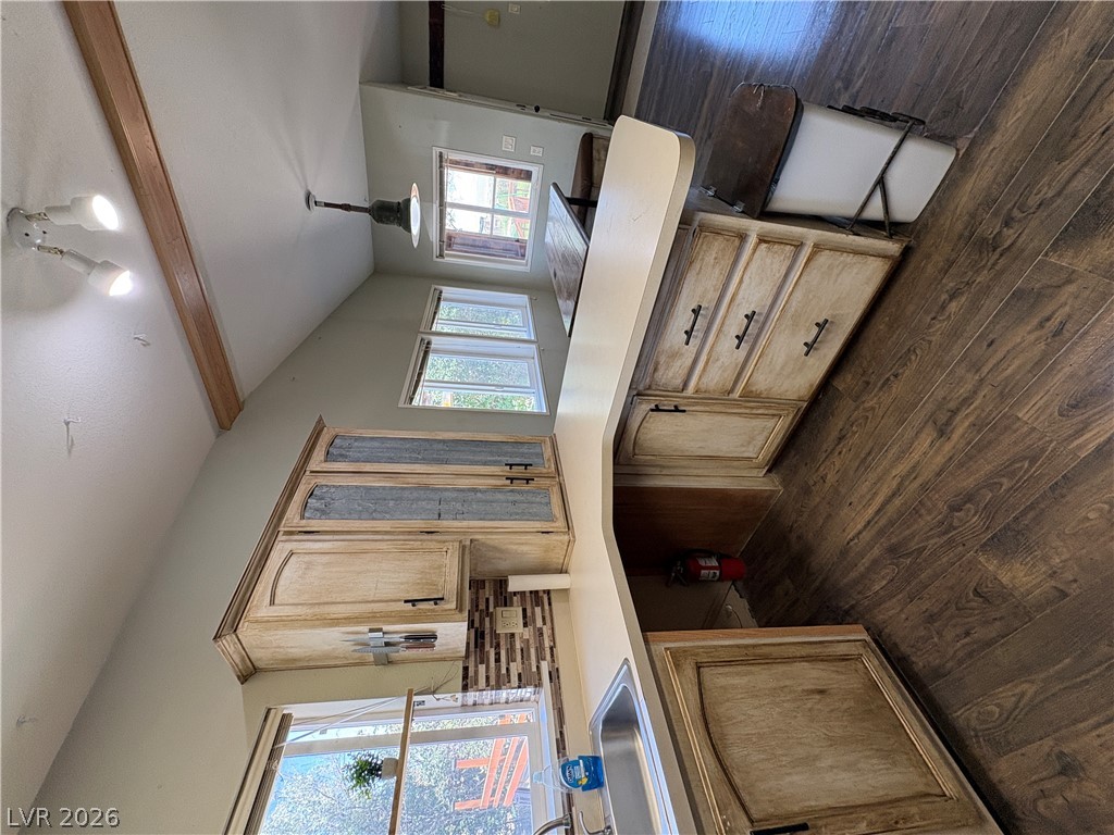 Photo 20 of 46, 880 N 59th Street