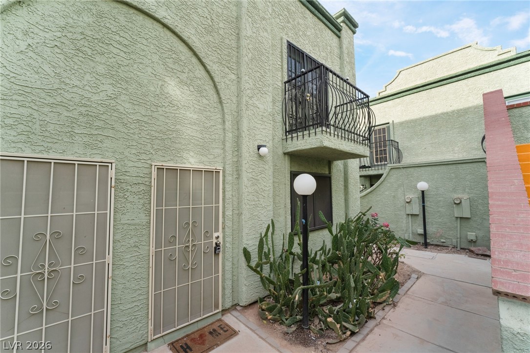 Photo 29 of 33, 7084 BURCOT Avenue #J21