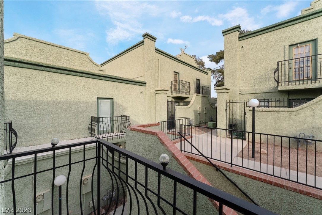 Photo 31 of 33, 7084 BURCOT Avenue #J21