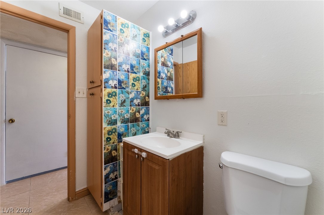 Photo 17 of 33, 7084 BURCOT Avenue #J21