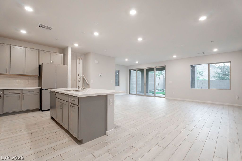 Photo 4 of 11620 Desert Hollow Avenue