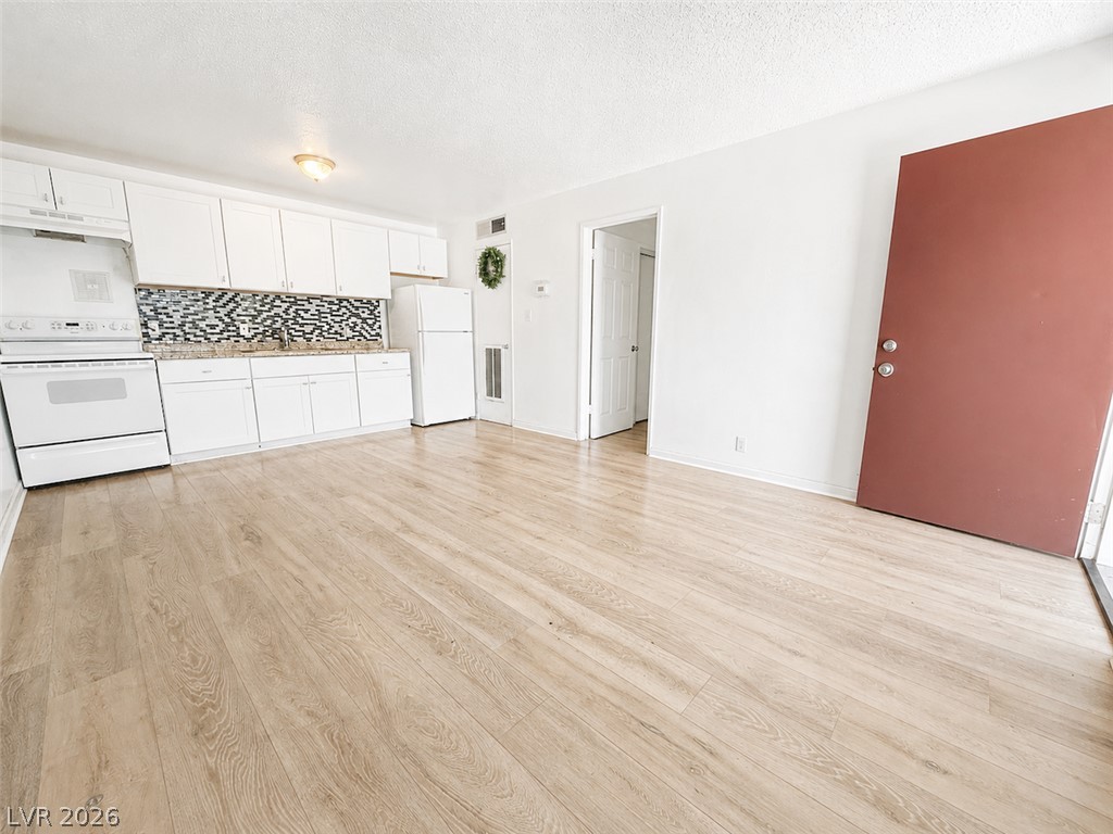 Photo 10 of 20, 3720 Royal Crest Street #15