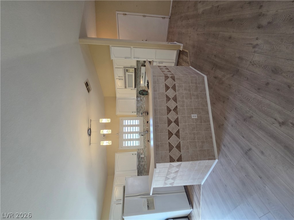Photo 9 of 23, 4952 Mascaro Drive