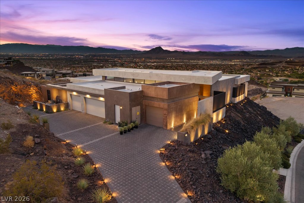 641 Dragon Peak Drive, Henderson 89012