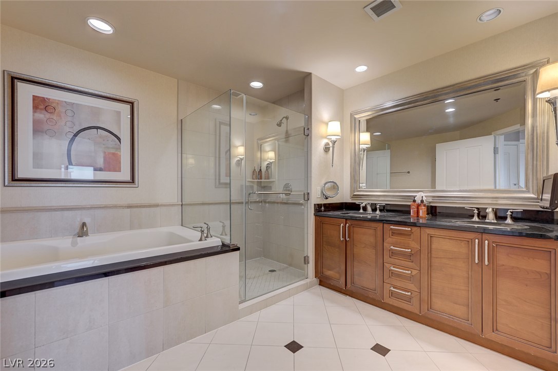 Photo 15 of 42, 135 E Harmon Avenue #3605