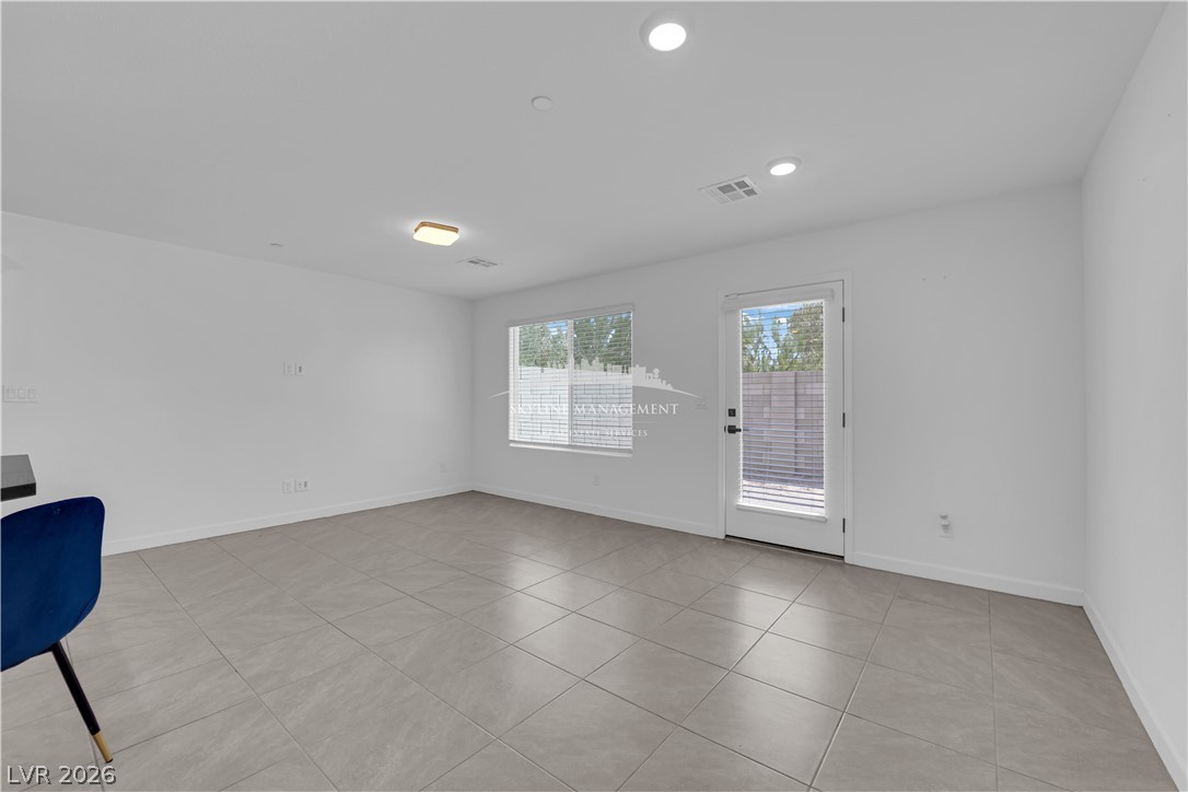 Photo 6 of 33, 4907 Chidlaw Avenue #3