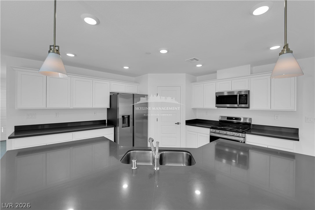 Photo 11 of 33, 4907 Chidlaw Avenue #3