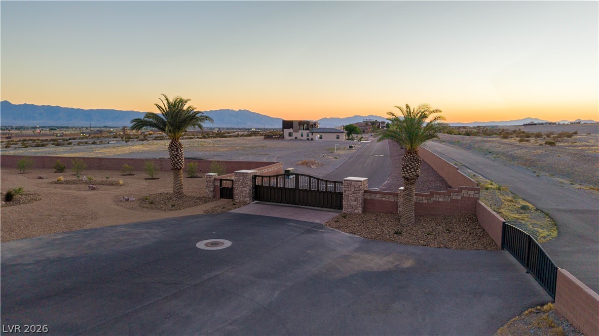 Photo 3 of 5985 E Spring Mountain Boulevard