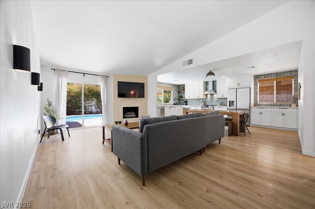 Photo 4 of 4339 Murillo Street