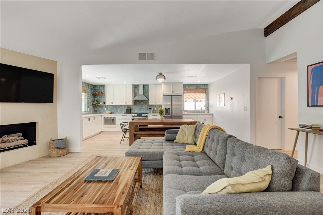Photo 5 of 4339 Murillo Street