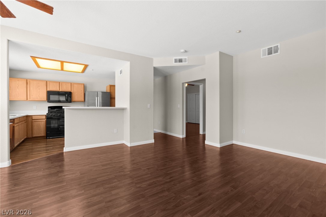 Photo 10 of 42, 830 Carnegie Street #1321