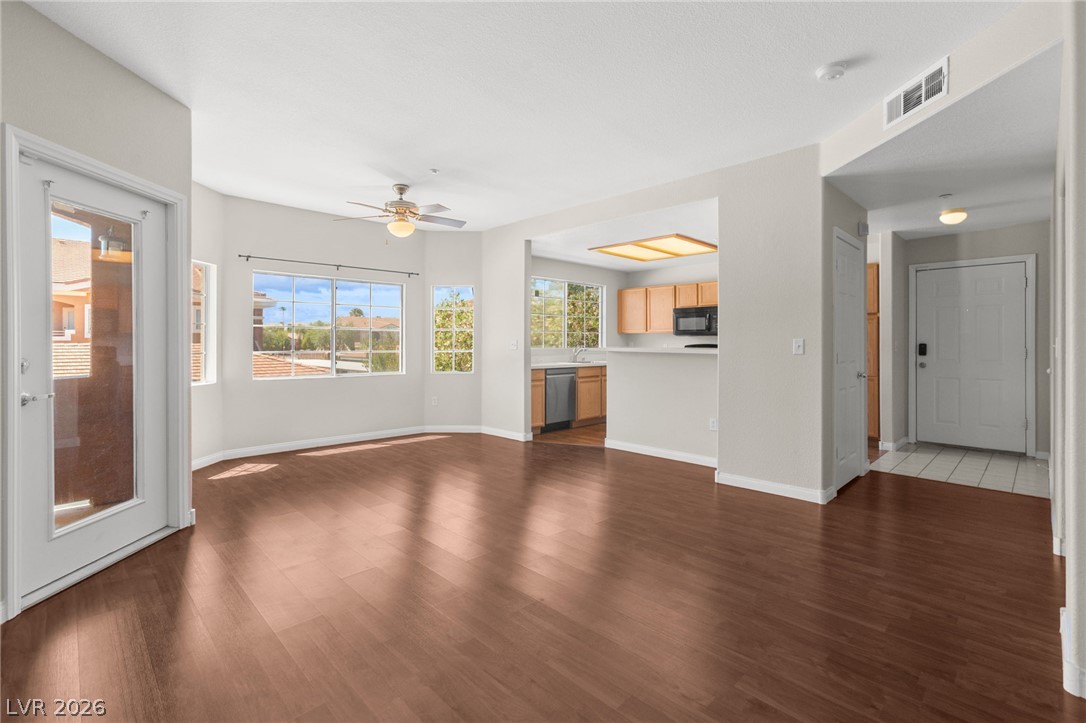 Photo 11 of 42, 830 Carnegie Street #1321