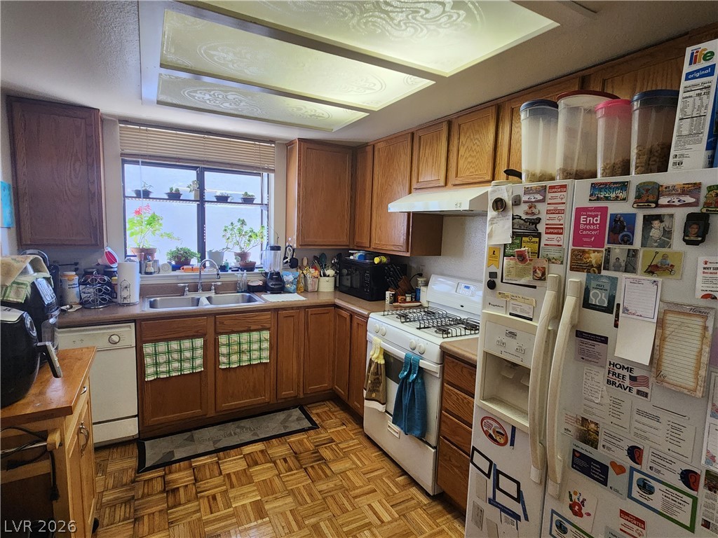 Photo 9 of 17, 4037 Pelham Court