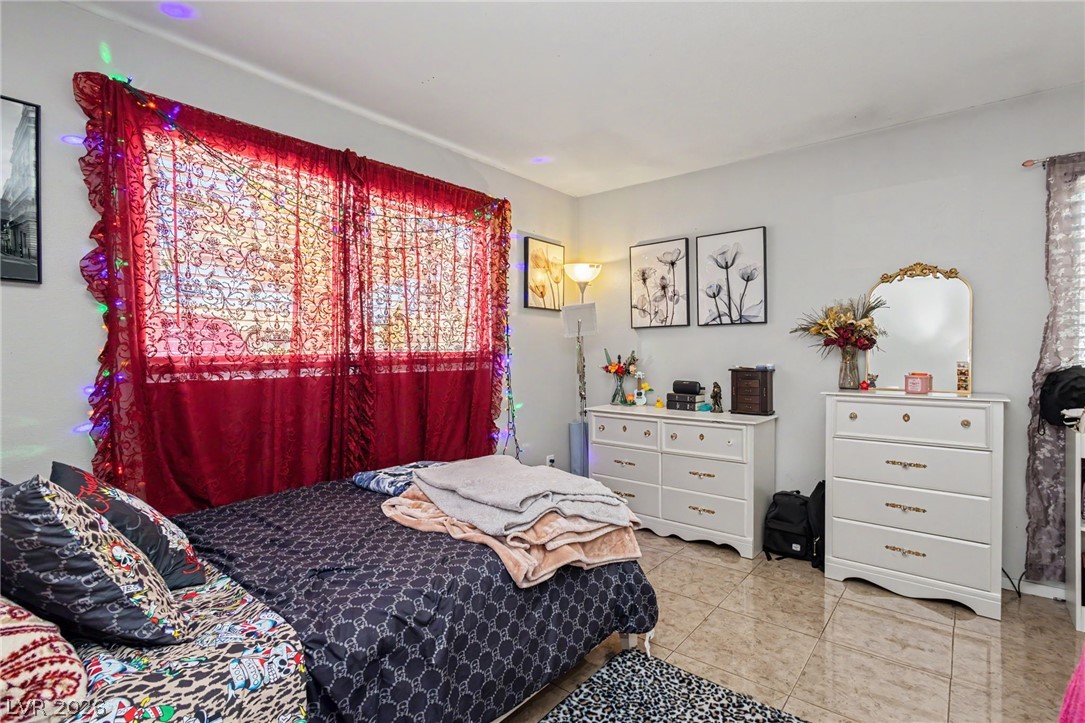 Photo 9 of 24, 5534 Indigo Hills Street