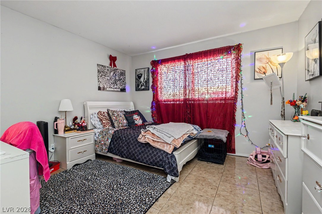 Photo 11 of 24, 5534 Indigo Hills Street