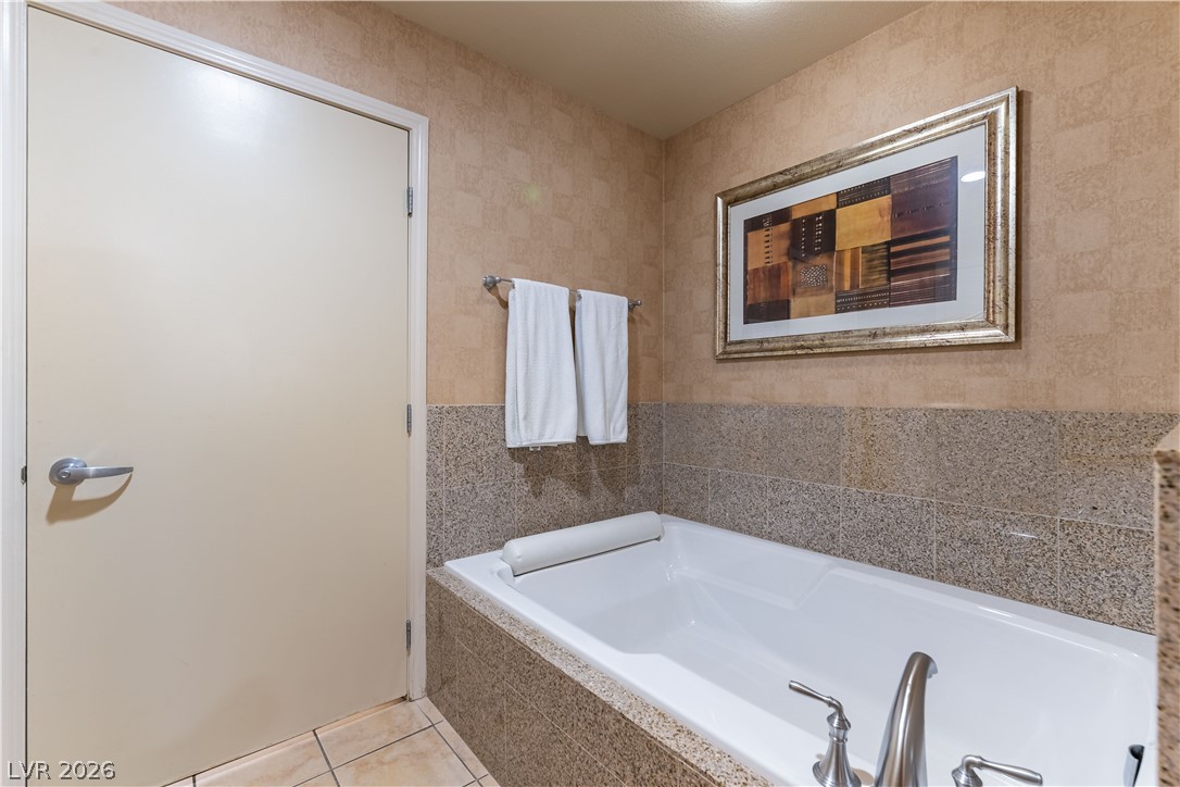 Photo 12 of 31, 211 E Flamingo Road #702