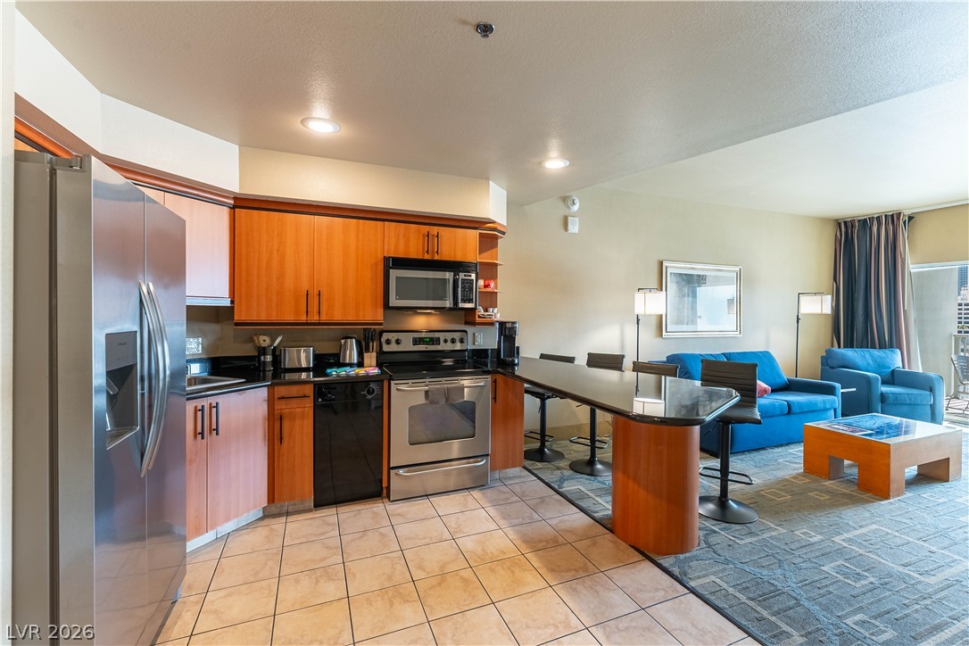 Photo 18 of 31, 211 E Flamingo Road #702