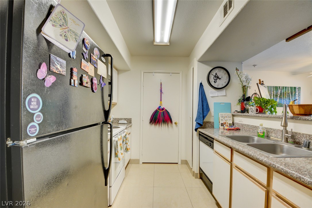 Photo 17 of 36, 2300 E Silverado Ranch Boulevard #2111