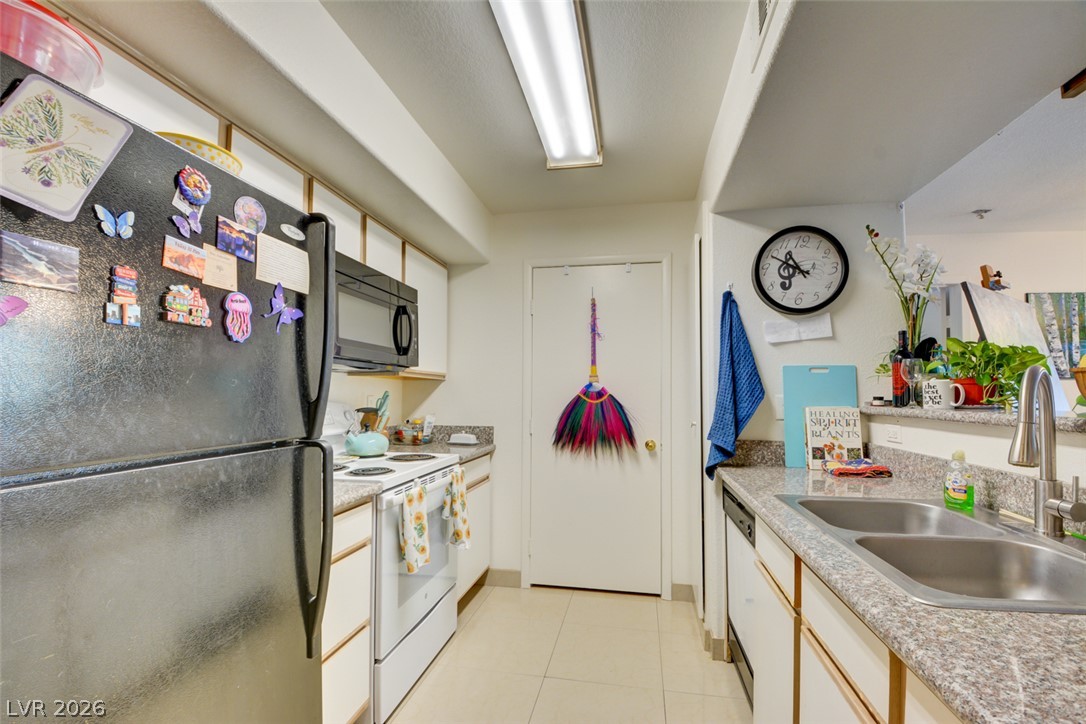 Photo 18 of 36, 2300 E Silverado Ranch Boulevard #2111