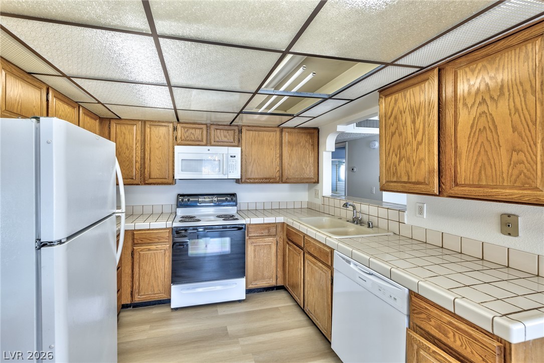 Photo 6 of 15, 1751 E Reno Avenue #122