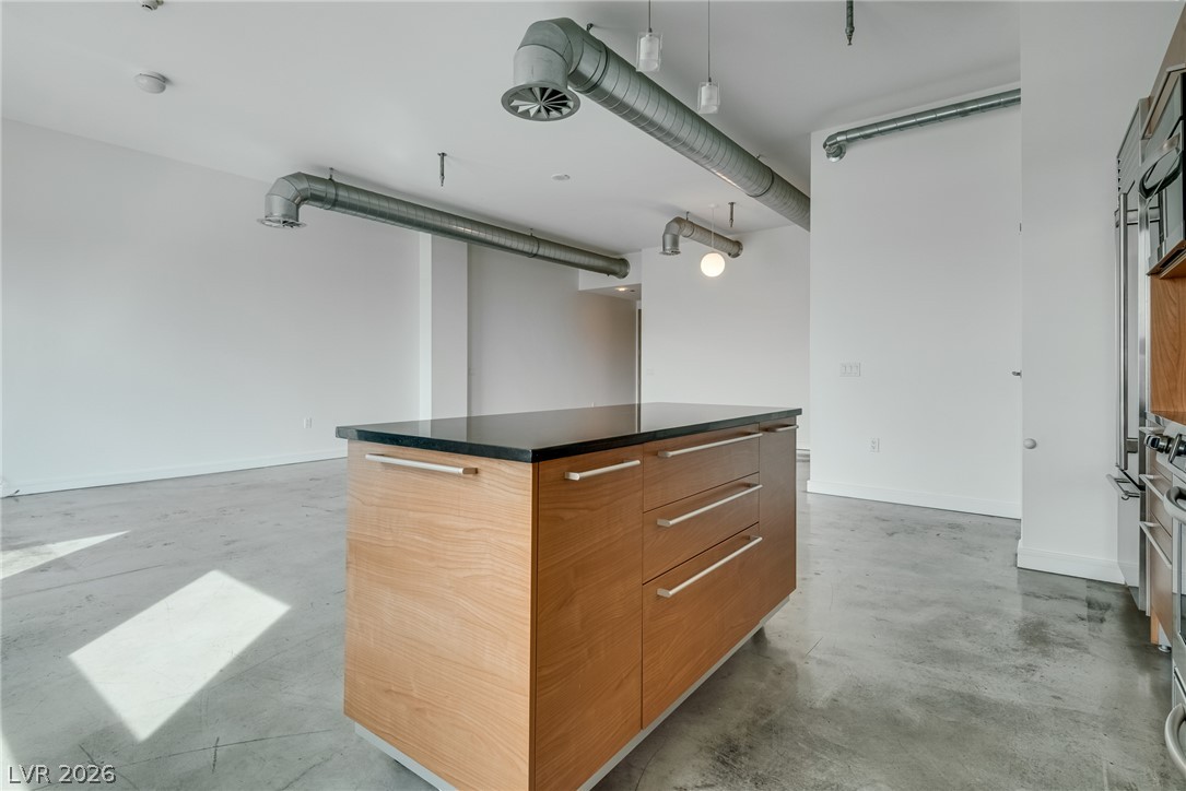 Photo 12 of 37, 200 HOOVER Avenue #1802