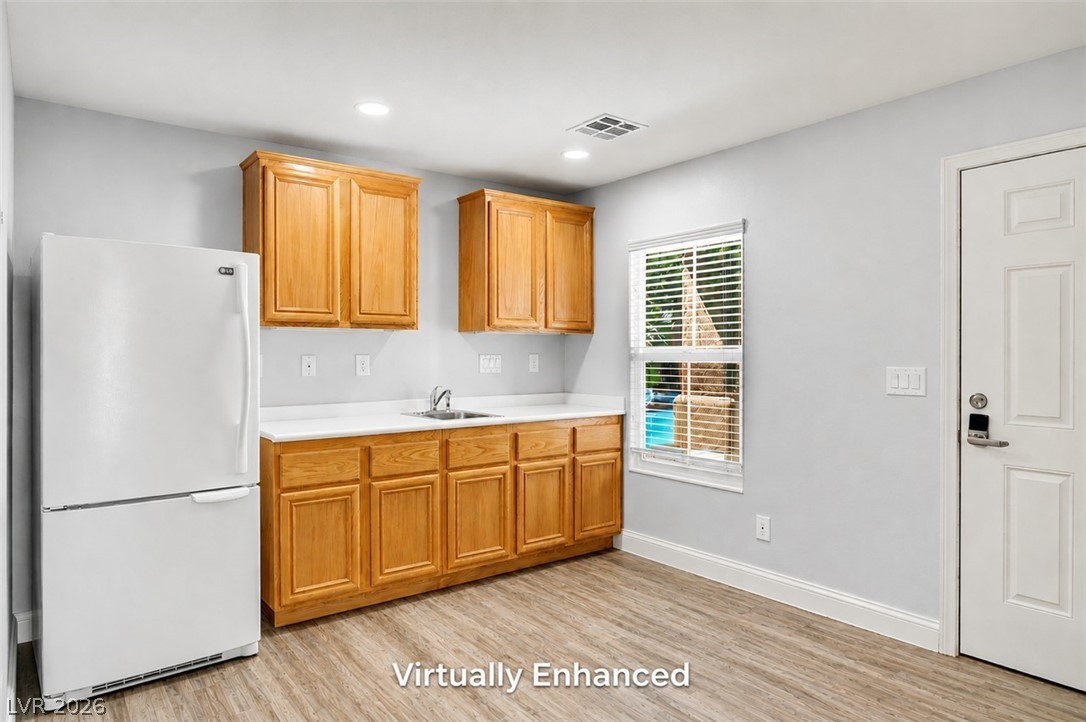 Photo 9 of 94, 5527 Breecher Avenue