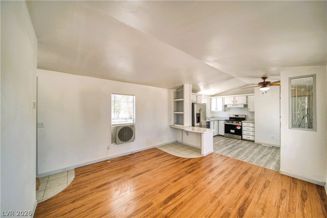 Photo 5 of 6920 Oakridge Avenue