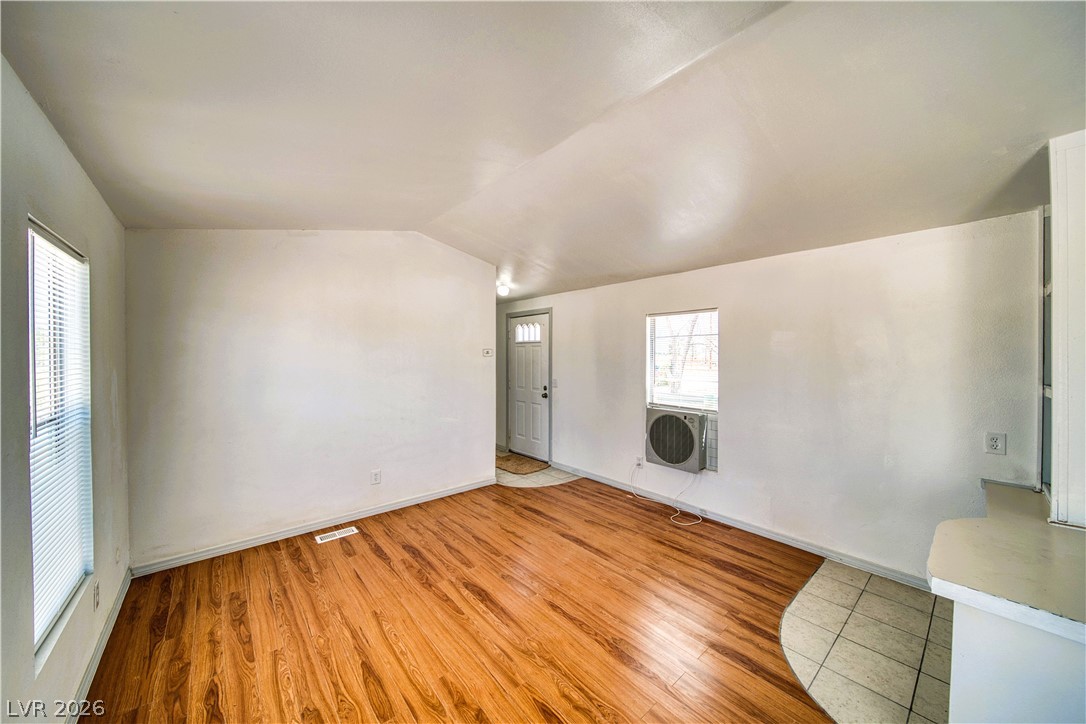 Photo 6 of 28, 6920 Oakridge Avenue