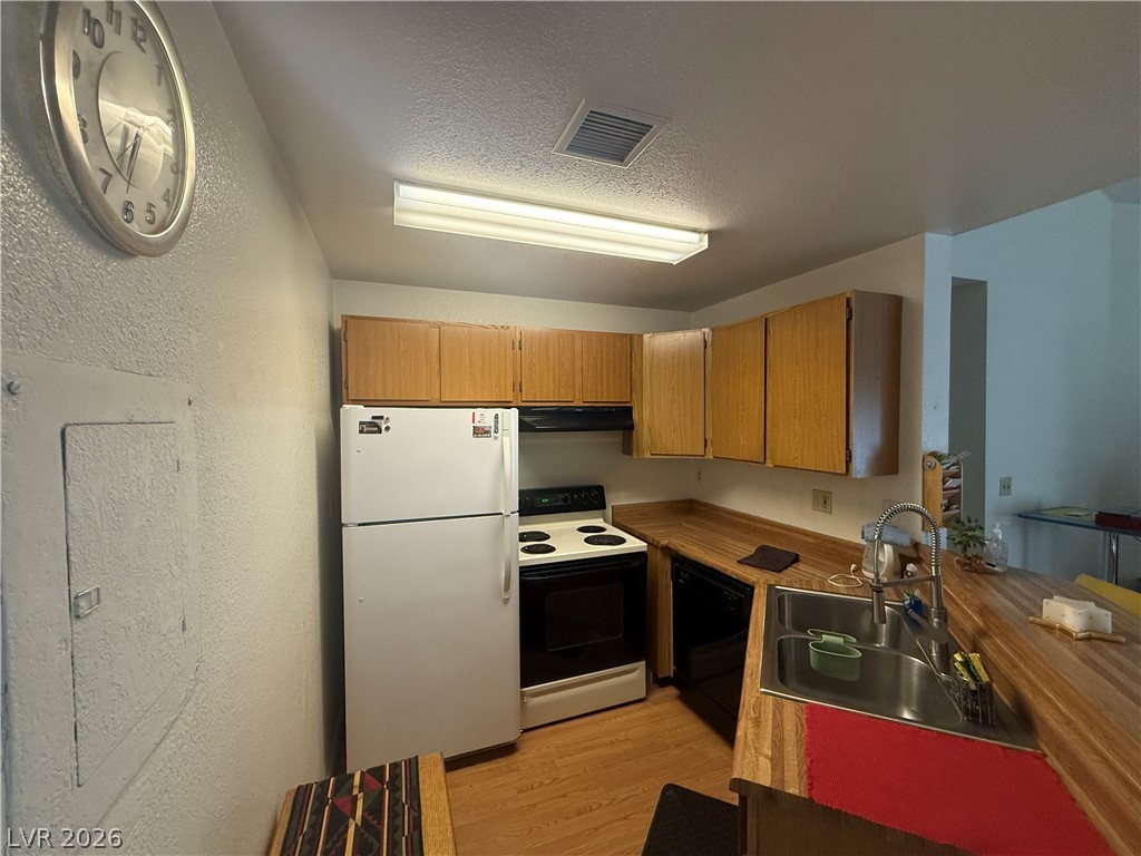 Photo 9 of 21, 460 Elm Drive #201