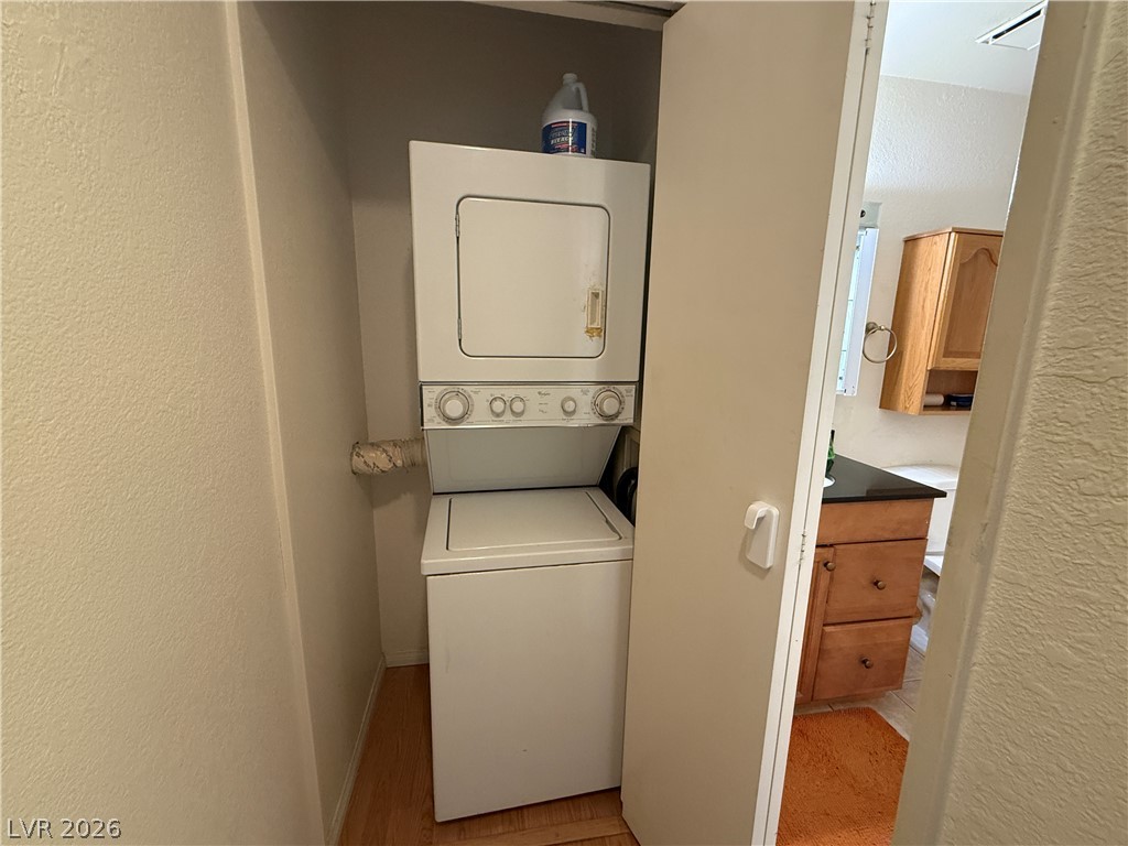 Photo 18 of 21, 460 Elm Drive #201