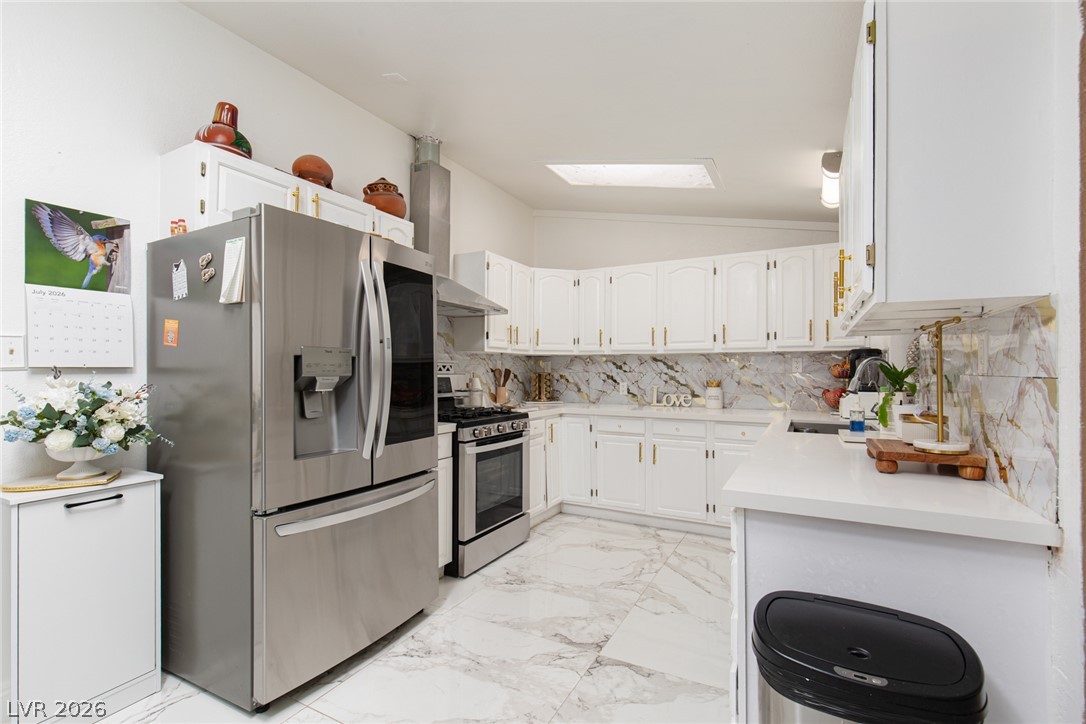 Photo 10 of 39, 3216 Osage Avenue