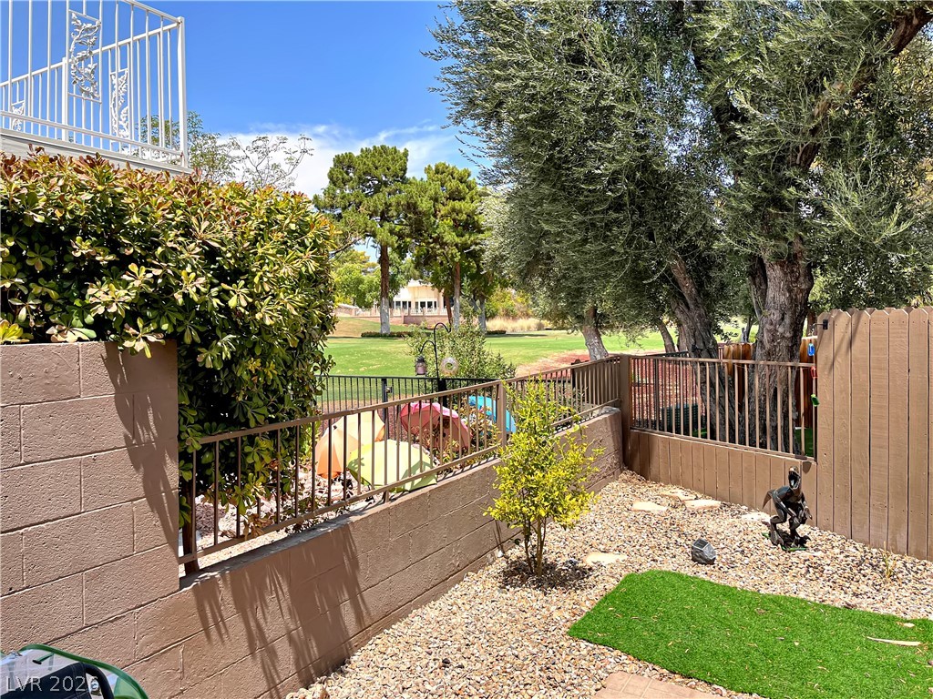 Photo 4 of 1018 Bel Air Circle