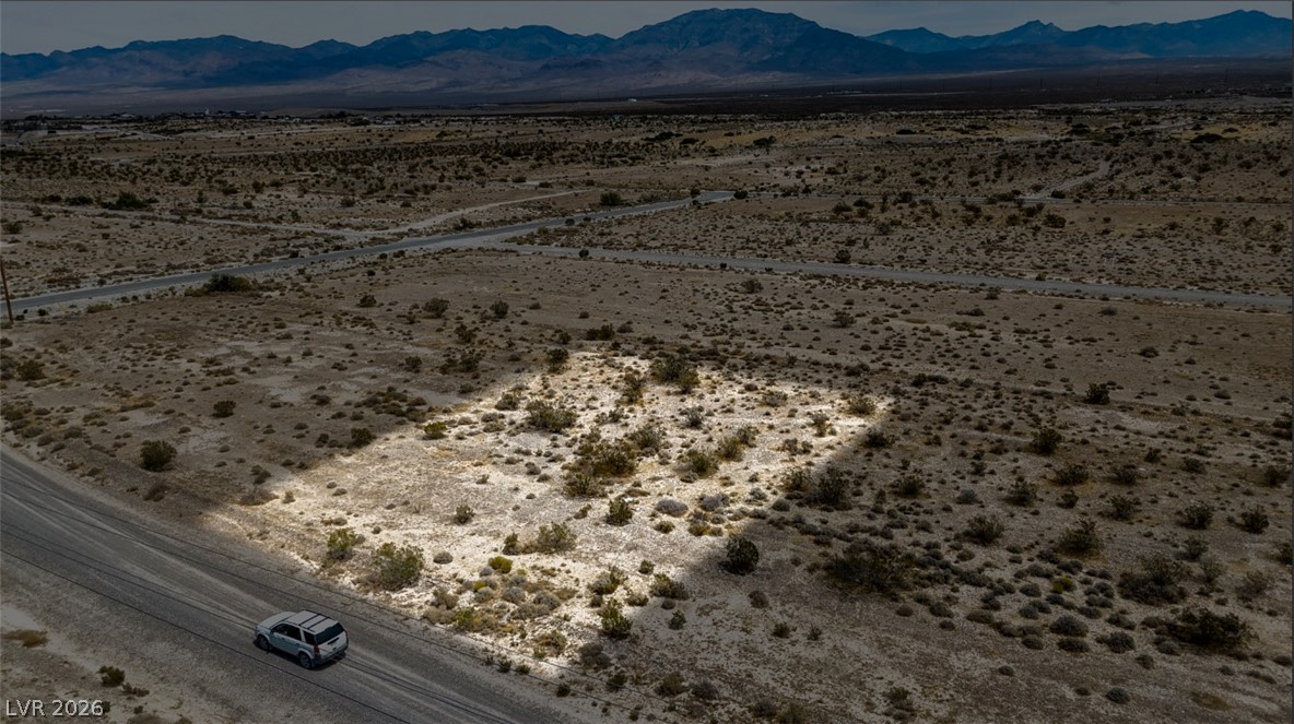 Photo 4 of 581 N Frontage Road