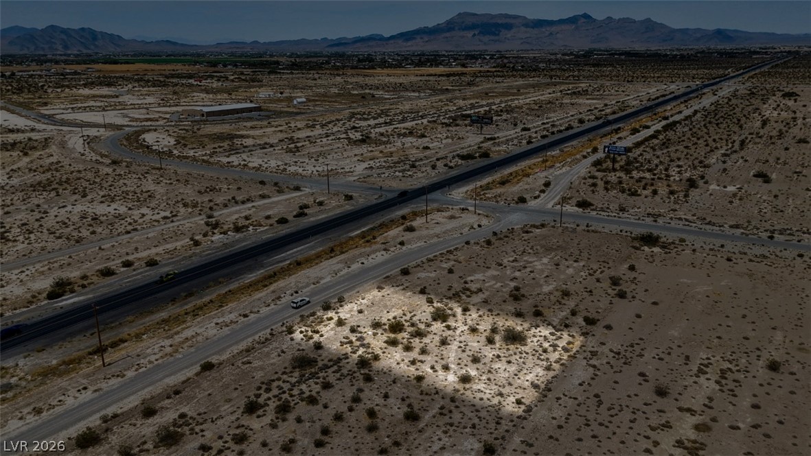 Photo 6 of 15, 581 N Frontage Road