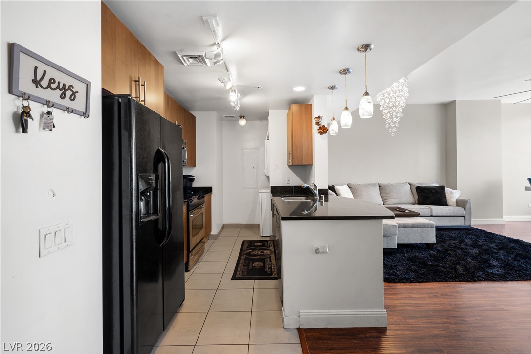 Photo 6 of 29, 200 W Sahara Avenue #1804