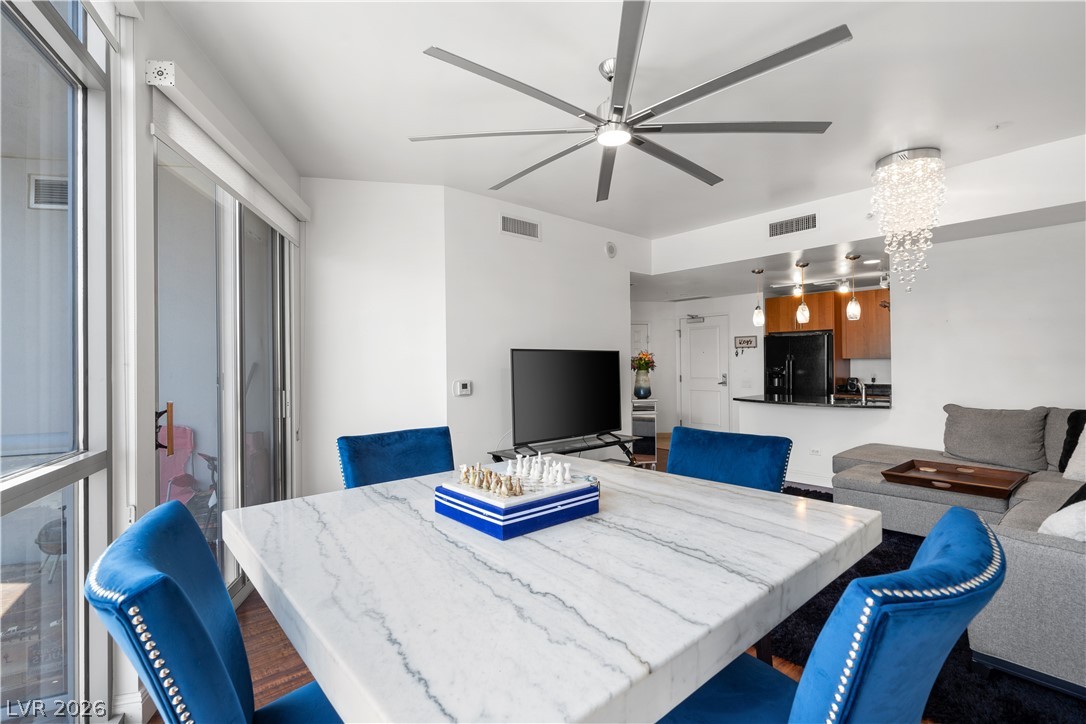 Photo 14 of 29, 200 W Sahara Avenue #1804