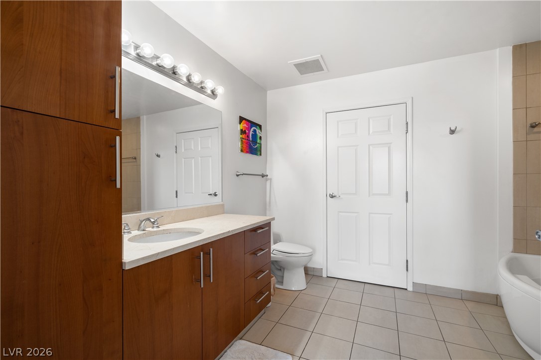 Photo 23 of 29, 200 W Sahara Avenue #1804
