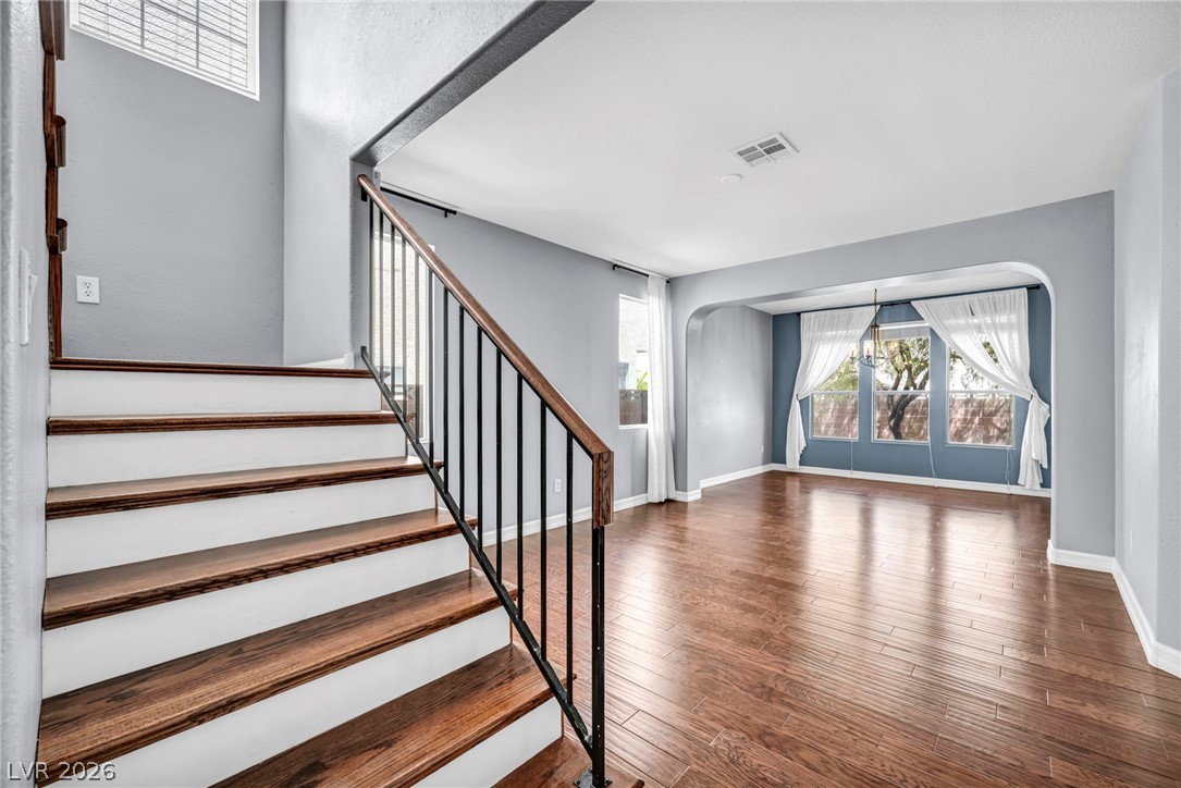 Photo 4 of 1004 Washington Oaks Street