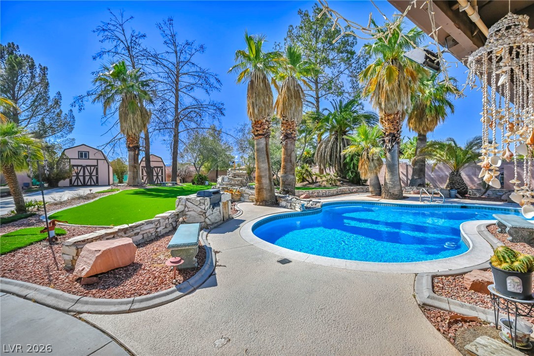 Photo 2 of 2935 S Torrey Pines Drive