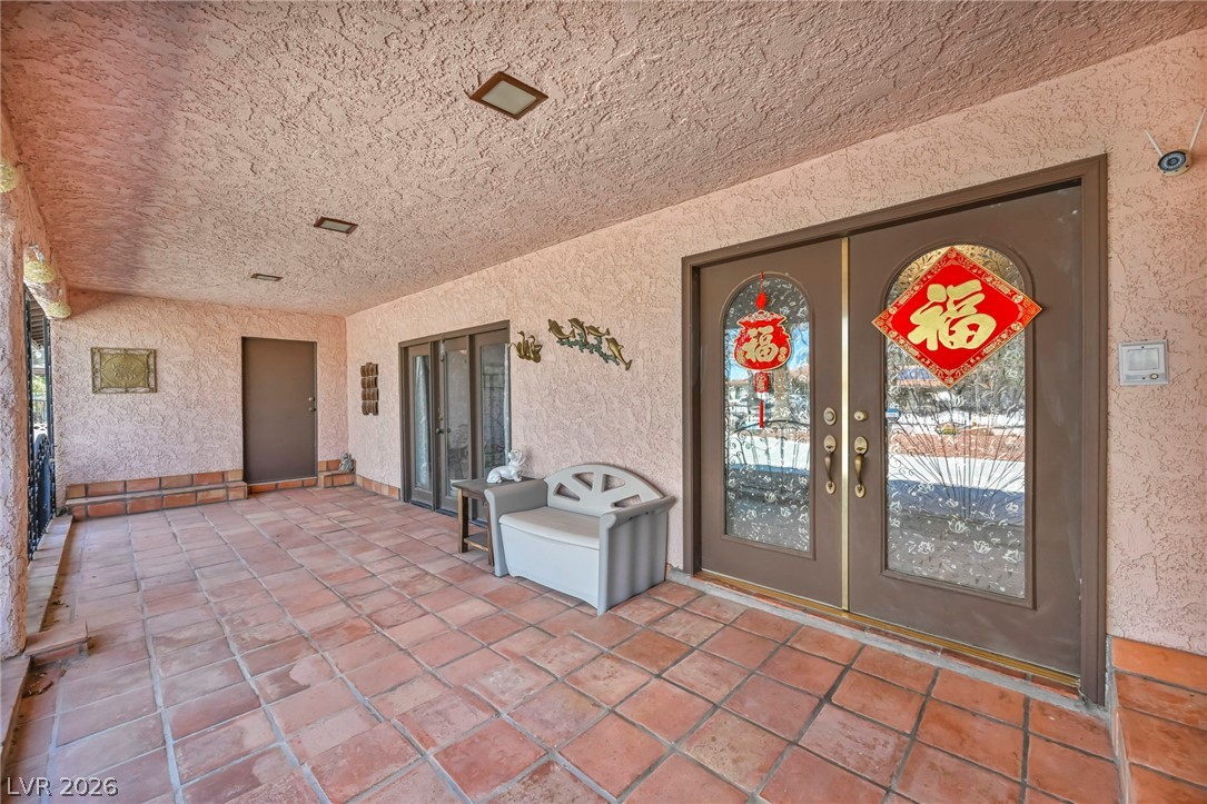 Photo 6 of 61, 2935 S Torrey Pines Drive